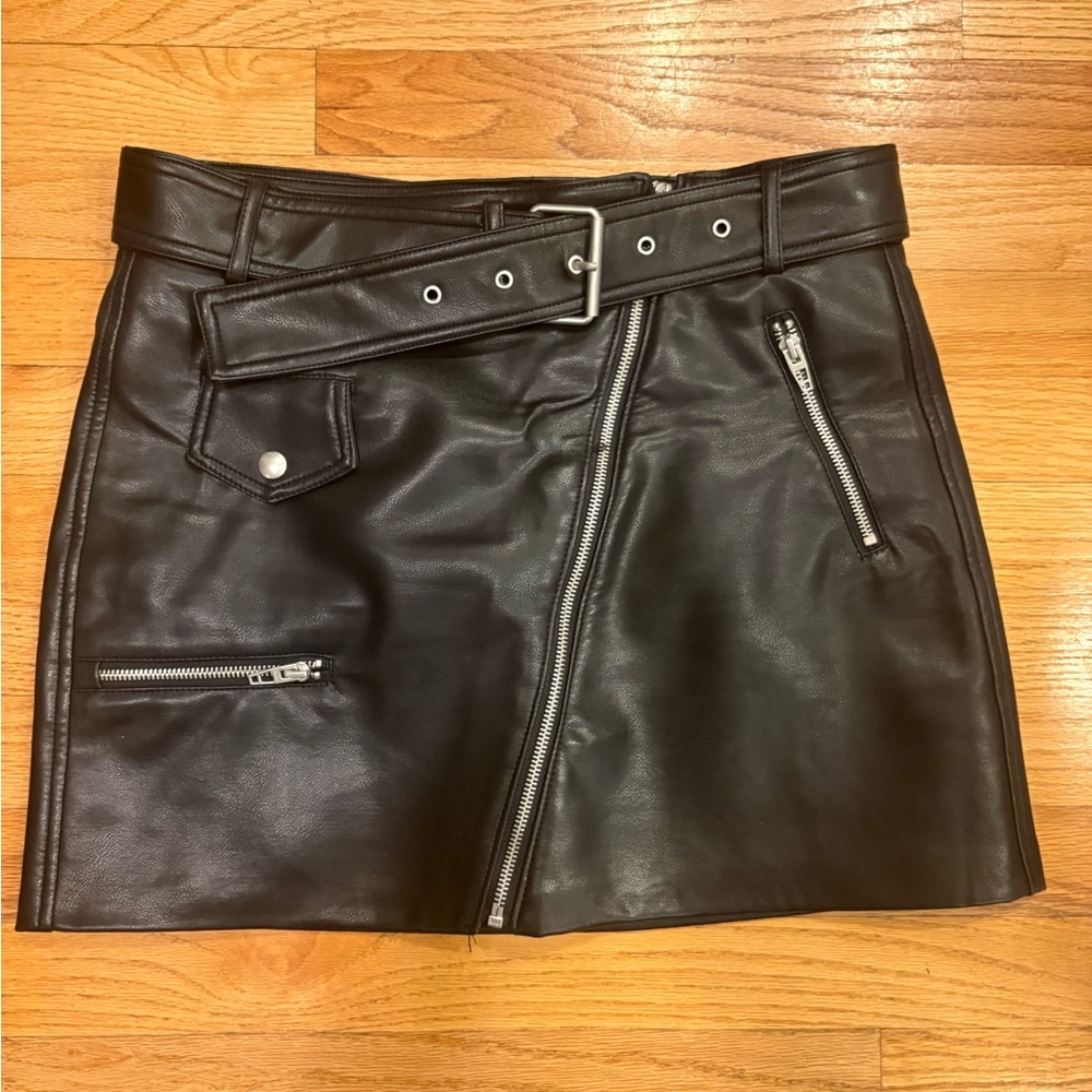Blank NYC Black vegan Leather Mini Skirt with Zipper Accents, Sz 29